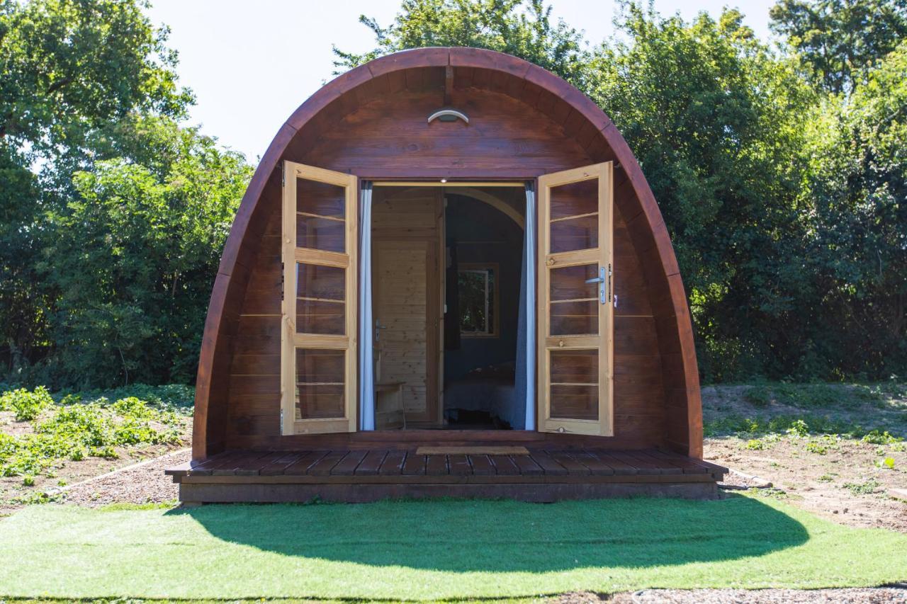 The Woolpack Glamping Hotel Maidstone Buitenkant foto